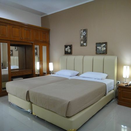 Gondia Guesthouse Jakarta Exterior photo