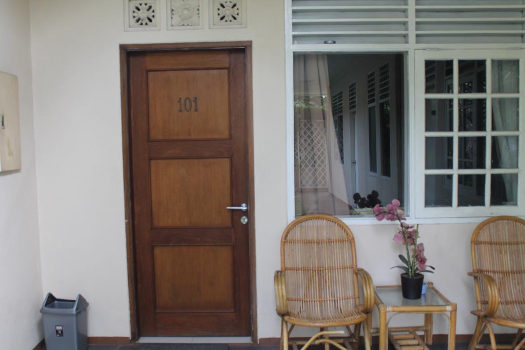 Gondia Guesthouse Jakarta Room photo