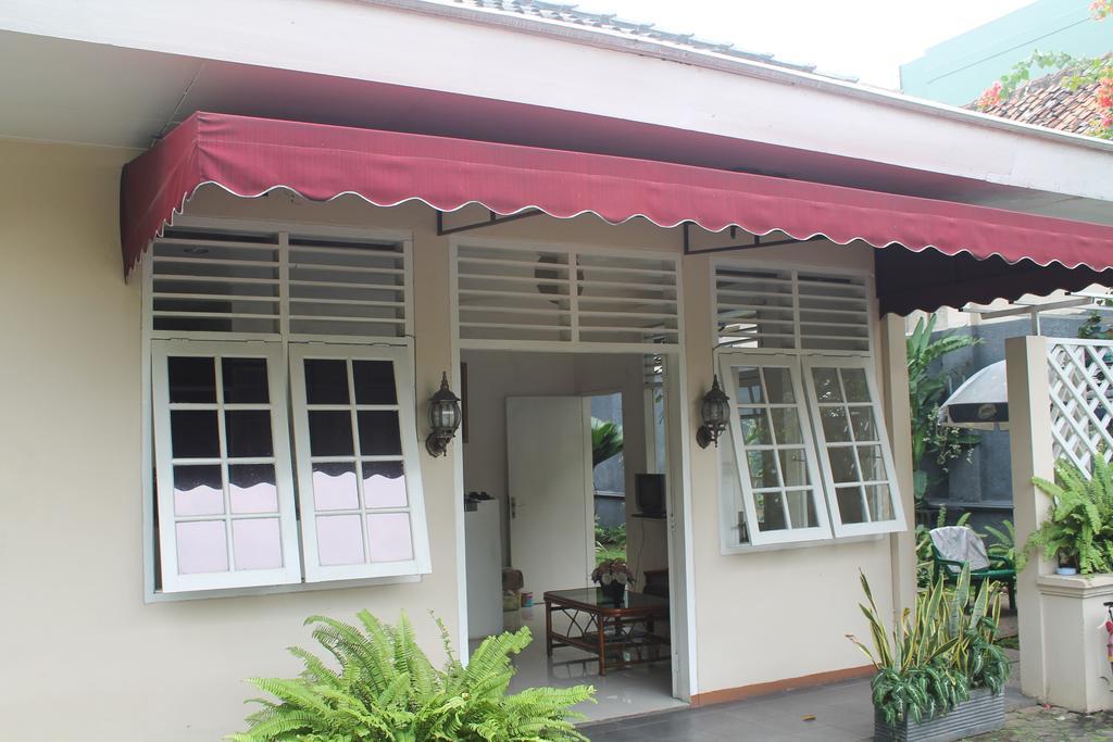 Gondia Guesthouse Jakarta Exterior photo