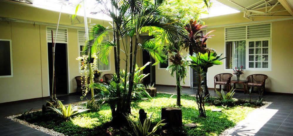 Gondia Guesthouse Jakarta Exterior photo