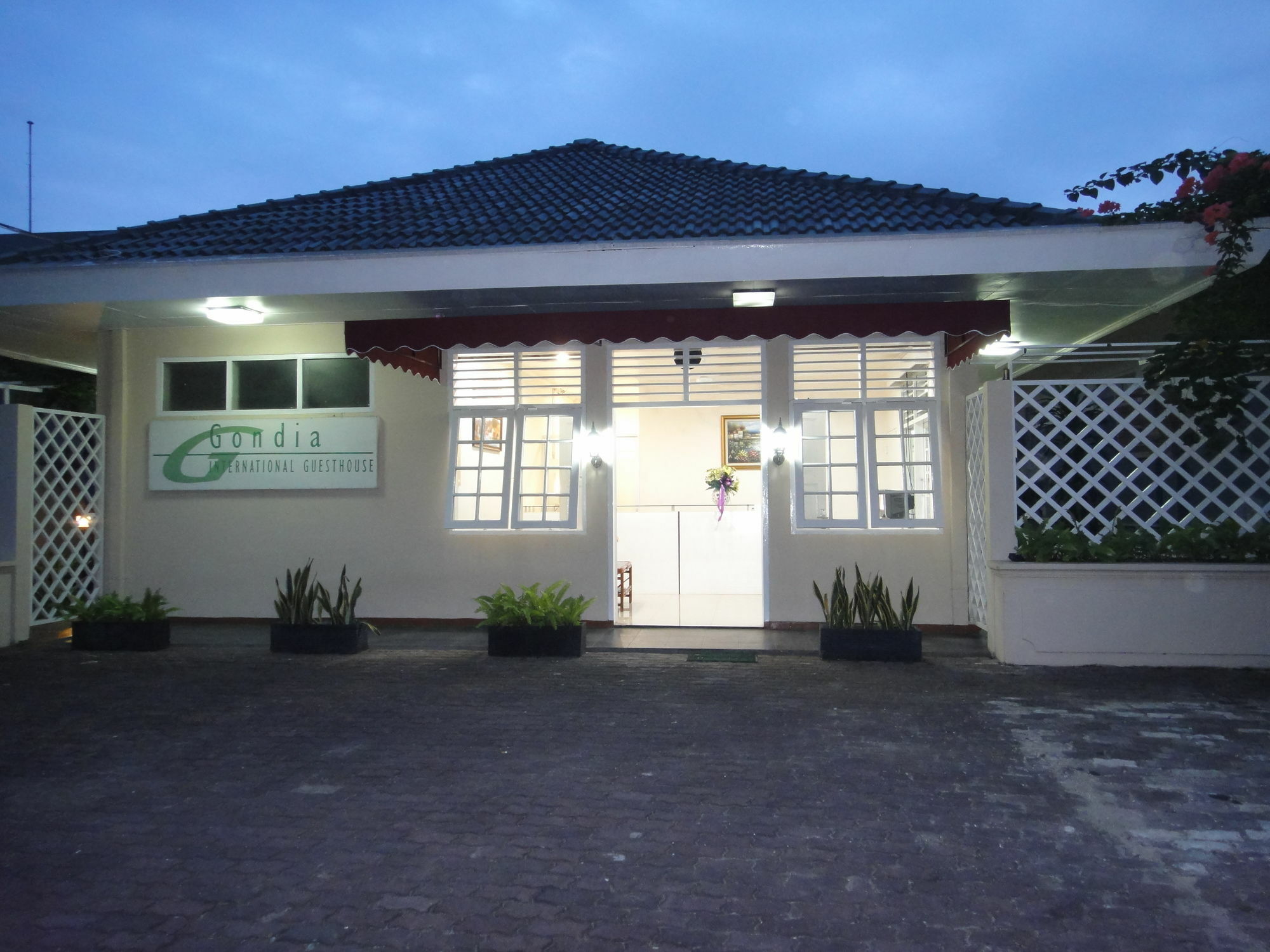 Gondia Guesthouse Jakarta Exterior photo